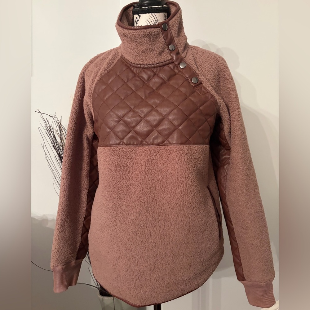 Abercrombie & Fitch Quilted & Fleece Pullover
